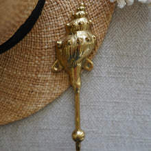 Load image into Gallery viewer, Medium Natural Shell Hook - Brushed Gold