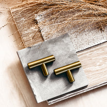 Load image into Gallery viewer, Henley T Pull - Antique Gold