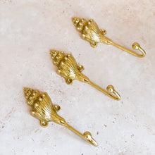 Load image into Gallery viewer, Medium Natural Shell Hook - Brushed Gold