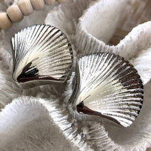 Load image into Gallery viewer, Shell Drawer Pull - Chrome