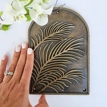 Load image into Gallery viewer, Palm Leaf Arch Wall Plaque - Brass