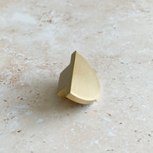 Load image into Gallery viewer, Illuka Moon Pull - Satin Brass