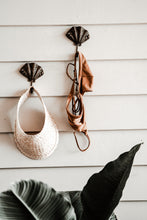 Load image into Gallery viewer, Large Clam Shell Hook - Brass
