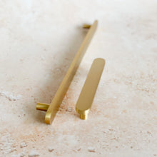 Load image into Gallery viewer, Airlie Handle - Satin Brass