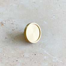 Load image into Gallery viewer, Manudrah Pull - Satin Brass