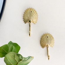 Load image into Gallery viewer, Medium Sahara Palm Hook - Brushed Gold
